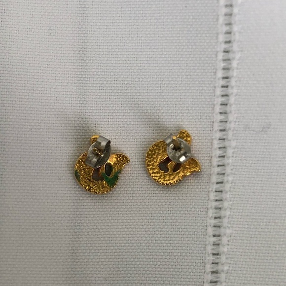 Vtg Red and Green Enamel Wreath Earrings - Picture 3 of 9